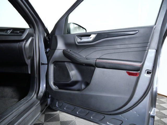 Certified 2025 Ford Escape ST-Line AWD/4WD image 8