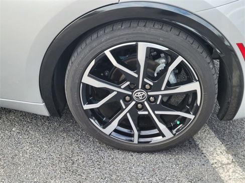 Used 2023 Toyota Prius Prime SE image 7