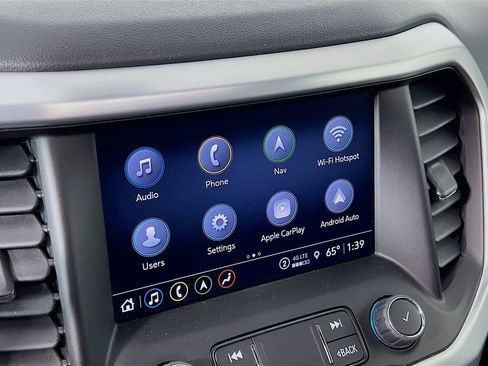 Used 2023 GMC Acadia SLE image 13