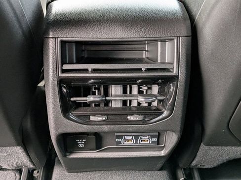 Used 2024 Jeep Grand Cherokee Altitude image 17