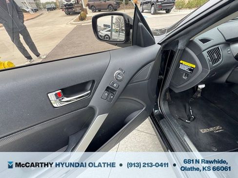 Used 2010 Hyundai Genesis 3.8 RWD image 6