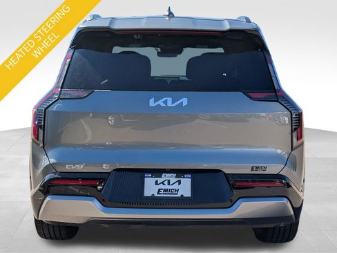 Certified 2024 Kia EV9 Land image 4