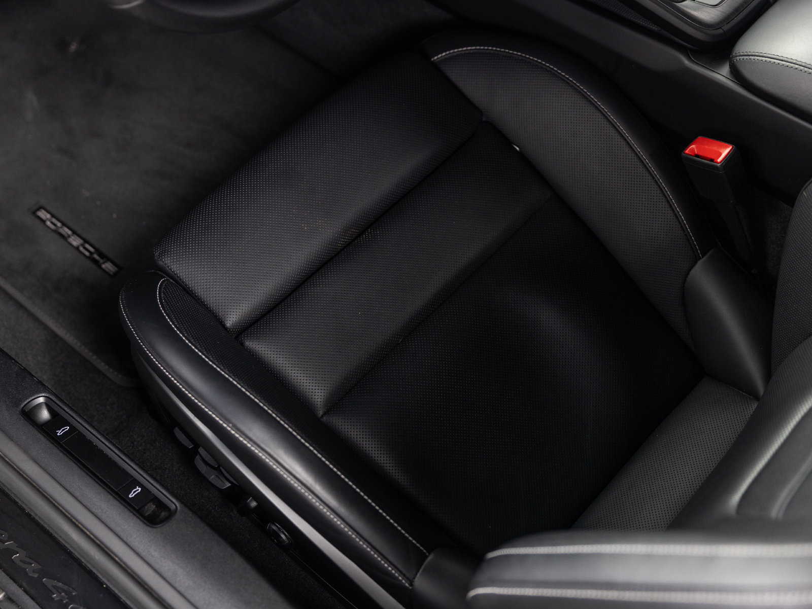 Certified 2025 Porsche 911 Carrera 4 GTS AWD/4WD image 27