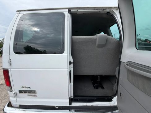 Used 2011 Ford E-350 and Econoline 350 XLT RWD image 13