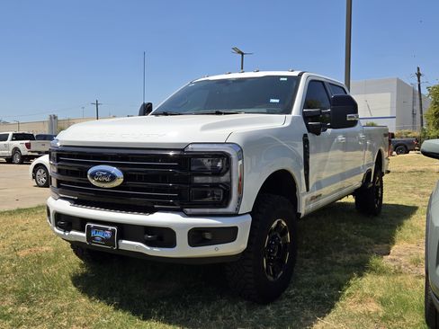 Used 2025 Ford F250 Platinum w/ Tremor Off-Road Package AWD/4WD image 3
