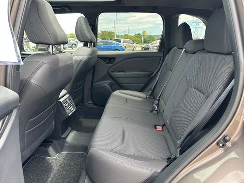 Used 2025 Subaru Forester Premium AWD/4WD image 19