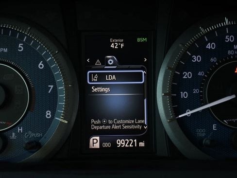 Used 2018 Toyota Sienna XLE image 11