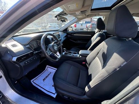 Used 2022 Nissan Altima 2.5 SV w/ SV Premium Package image 9