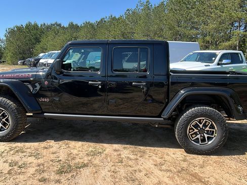 New 2025 Jeep Gladiator Rubicon AWD/4WD image 11
