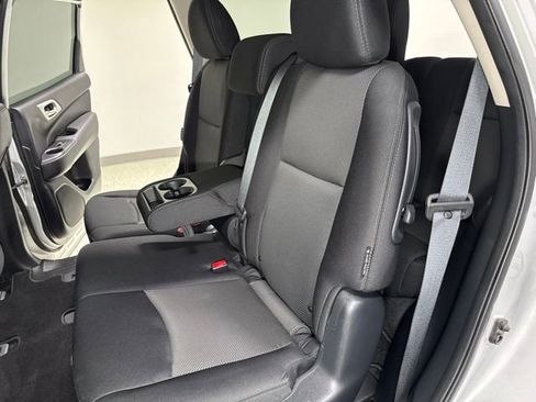 Used 2020 Nissan Pathfinder S AWD/4WD image 2