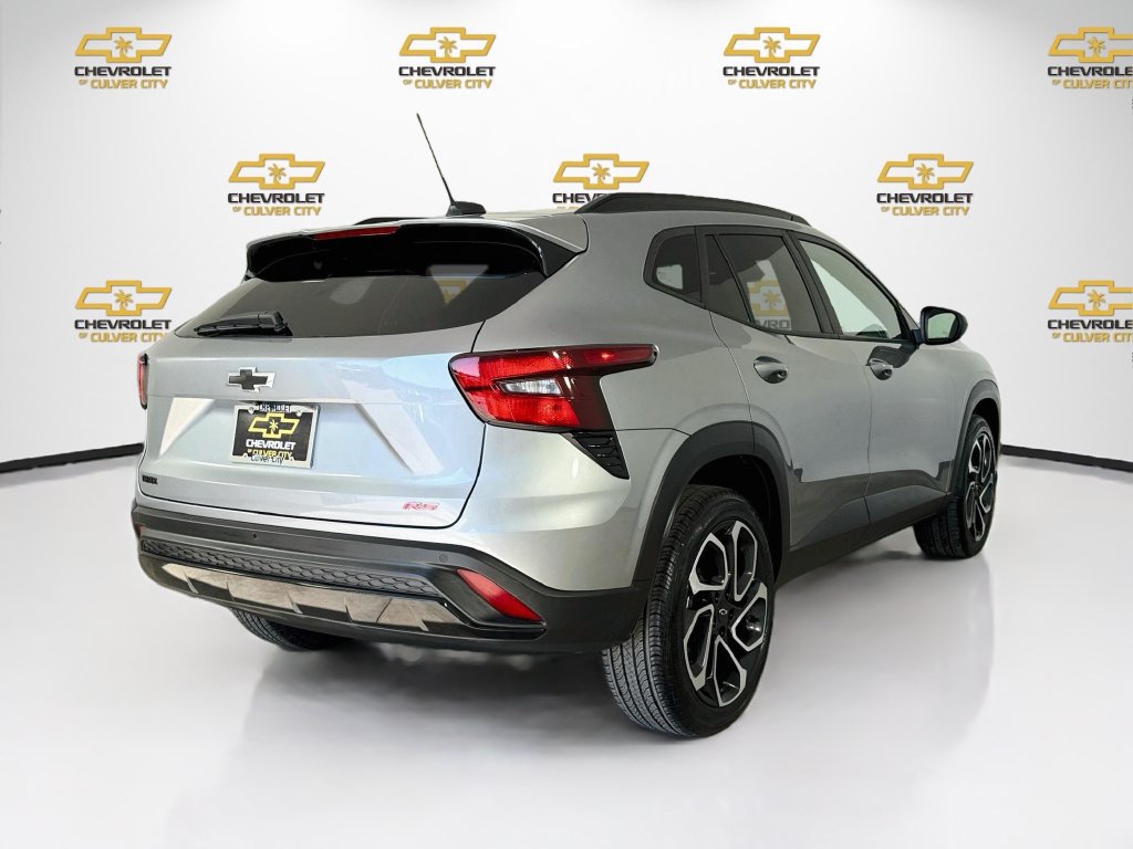 Used 2024 Chevrolet Trax RS w/ Sunroof Package FWD image 8