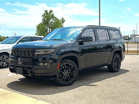 Used 2023 Jeep Grand Wagoneer Series III AWD/4WD image 2