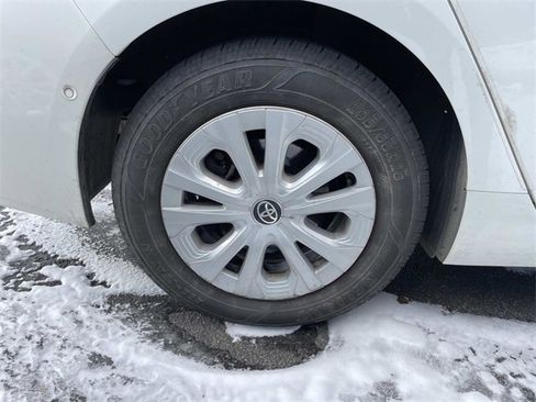 Used 2019 Toyota Prius LE image 8