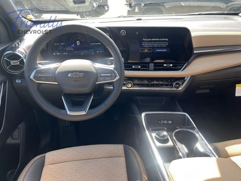 New 2026 Chevrolet Equinox ACTIV w/ Convenience Package III AWD/4WD image 5