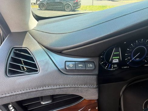 Used 2019 Cadillac Escalade Luxury AWD/4WD image 35
