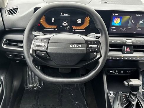 Used 2025 Kia K4 LXS image 11