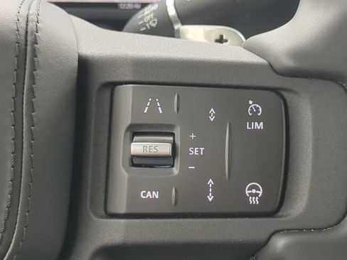 Certified 2025 Land Rover Defender 110 V8 AWD/4WD image 27