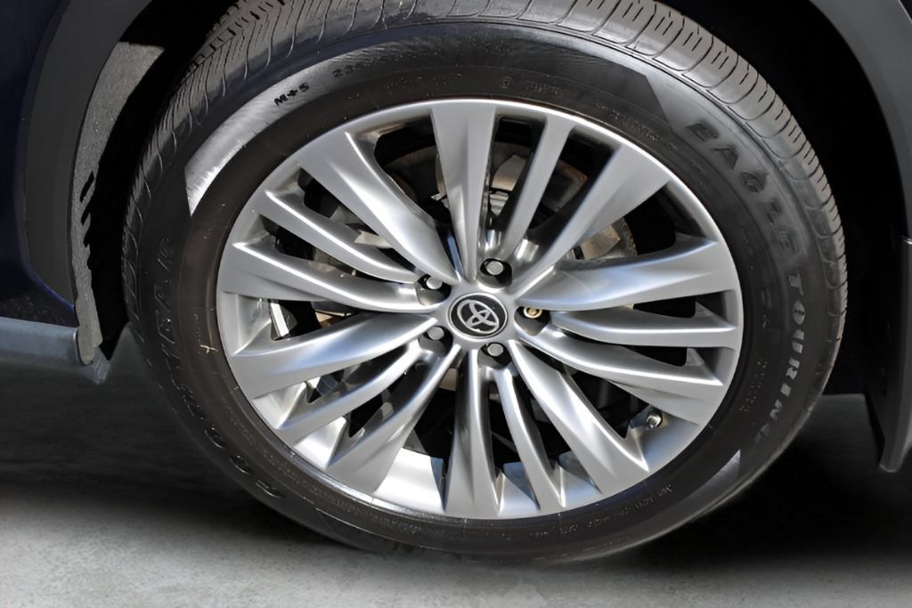 Certified 2020 Toyota Highlander Platinum AWD/4WD image 3