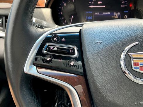 Used 2013 Cadillac XTS Luxury FWD image 24