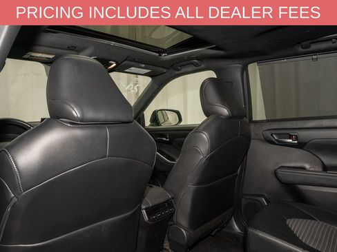 Used 2024 Toyota Highlander XSE AWD/4WD image 10