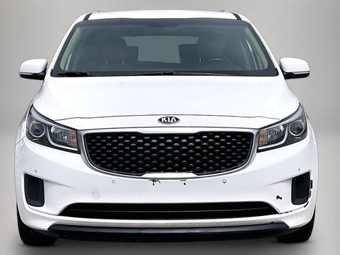 Used 2017 Kia Sedona LX w/ LX Essentials Premium Package FWD image 3