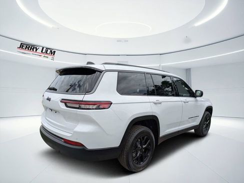 New 2026 Jeep Grand Cherokee L 2WD image 3