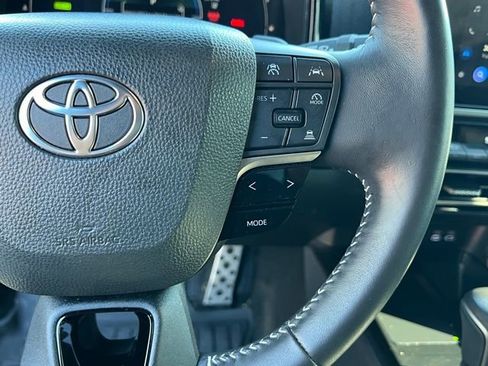 Used 2025 Toyota Camry SE w/ Convenience Package image 25