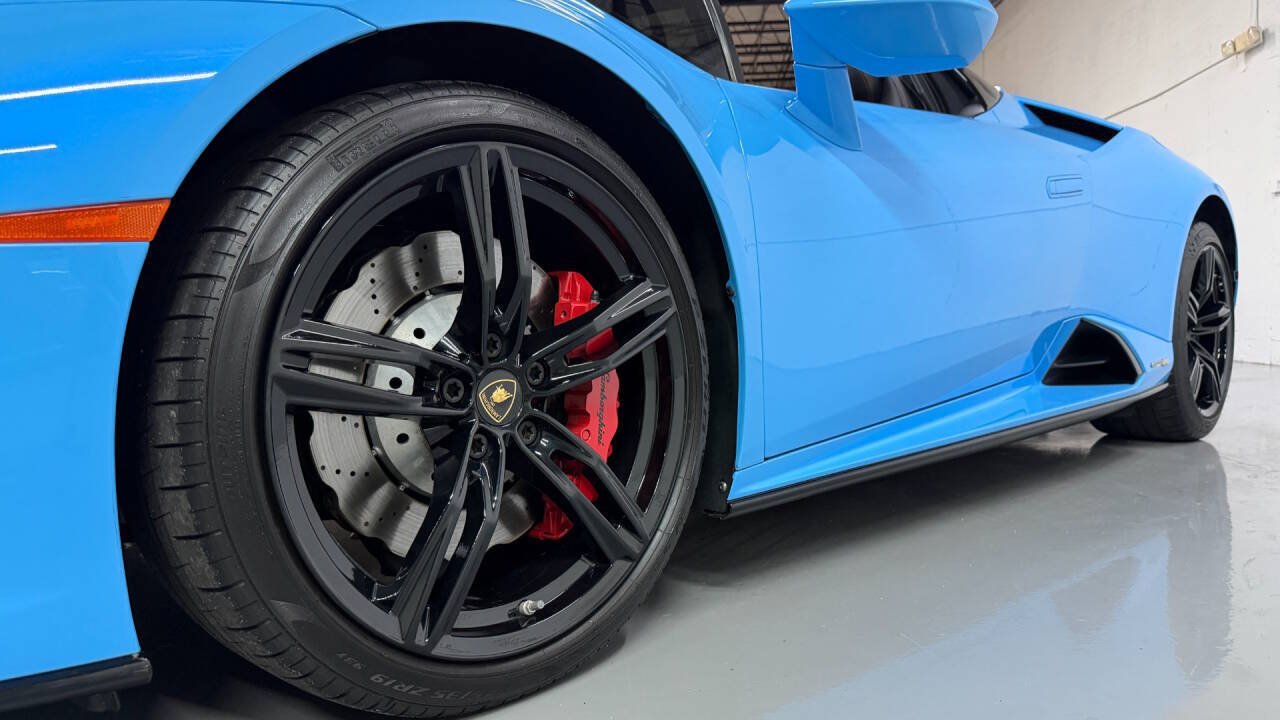Used 2020 Lamborghini Huracan EVO RWD image 32