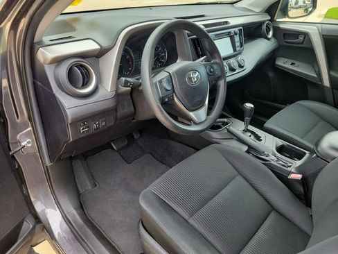 Used 2018 Toyota RAV4 LE FWD image 6