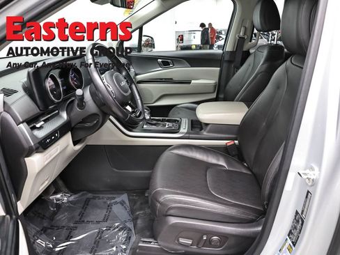 Used 2022 Kia Carnival LX image 14