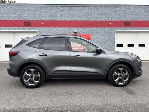 Used 2025 Ford Escape ST-Line Select AWD/4WD image 2