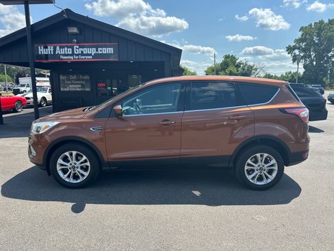 Used 2017 Ford Escape SE w/ SE Cold Weather Package FWD image 1