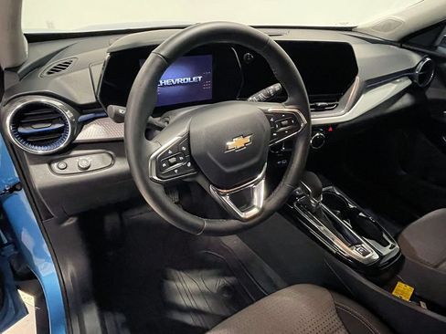 Used 2025 Chevrolet Trax LT w/ LT Convenience Package FWD image 20