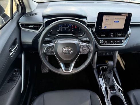 Used 2023 Toyota Corolla Cross XLE FWD image 25
