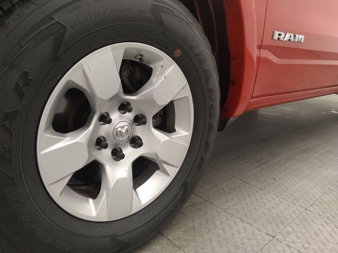 Used 2019 RAM 1500 Laramie image 31