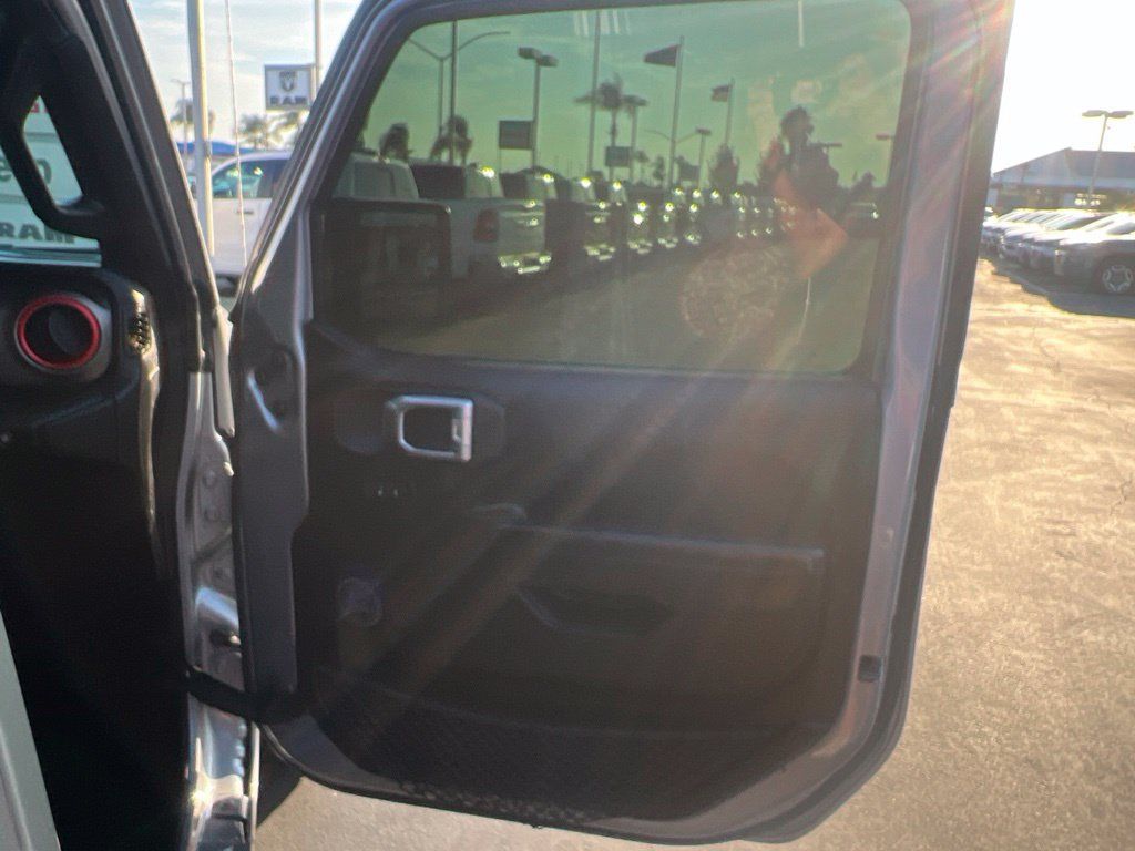 Used 2020 Jeep Wrangler Unlimited Sport S AWD/4WD image 35