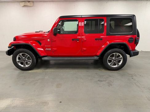 Used 2019 Jeep Wrangler Unlimited Sahara w/ Dual Top Group AWD/4WD image 2