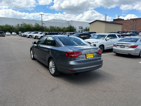 Used 2015 Volkswagen Jetta SE FWD image 3