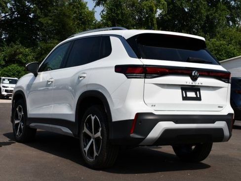 New 2025 Volkswagen Tiguan SE image 5