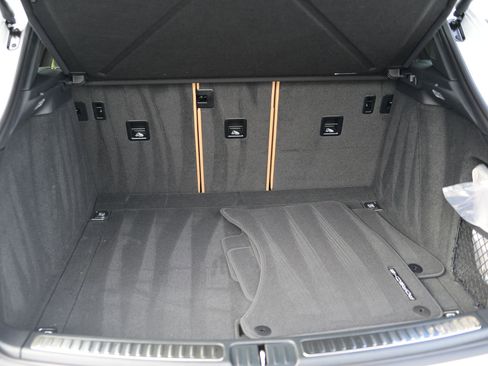 Certified 2025 Porsche Macan image 28