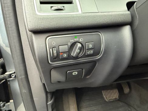 Used 2017 Volvo XC60 T6 Dynamic w/ Climate Package image 19