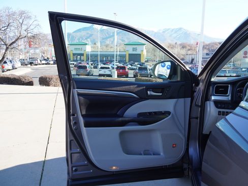 Certified 2019 Toyota Highlander Limited image 17