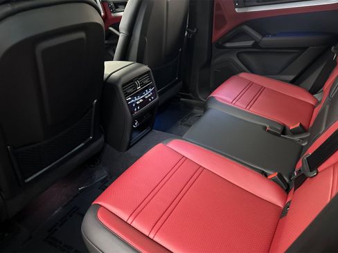 New 2025 Porsche Cayenne Coupe image 14