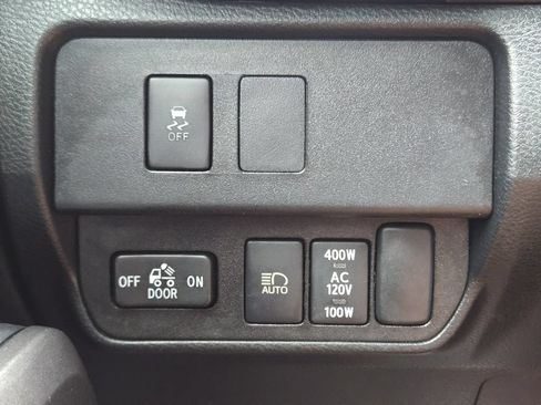 Used 2021 Toyota Tacoma TRD Off-Road AWD/4WD image 30