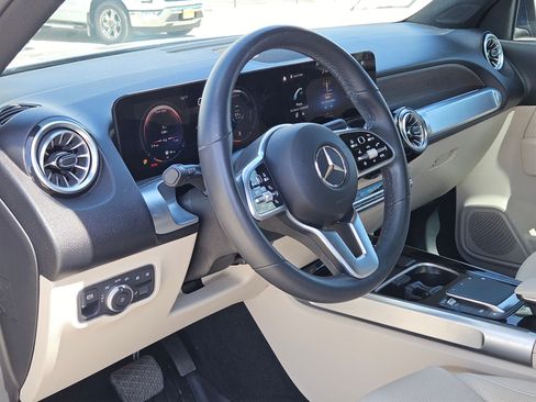 Used 2022 Mercedes-Benz GLB 250 image 10