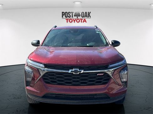 Used 2025 Chevrolet Trax RS image 2