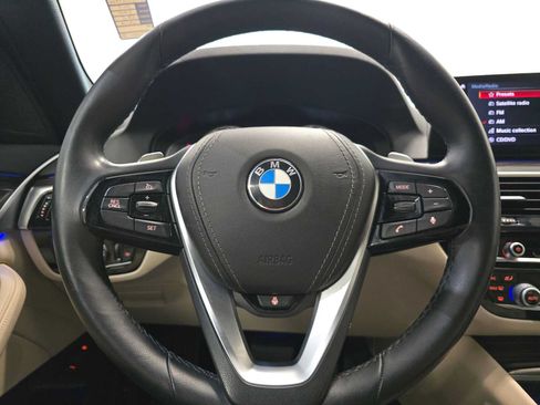 Used 2019 BMW 530e xDrive w/ Convenience Package AWD/4WD image 11