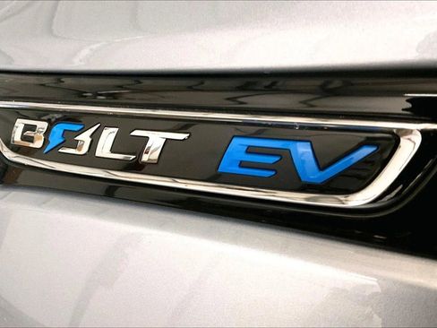 Used 2018 Chevrolet Bolt Premier w/ Driver Confidence II Package image 13