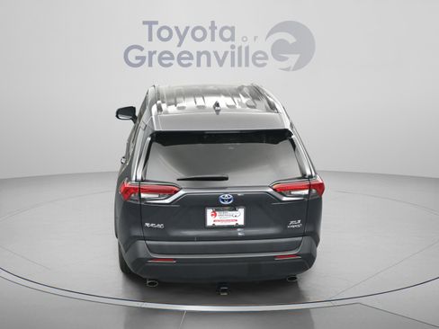 Used 2021 Toyota RAV4 XLE Premium image 10
