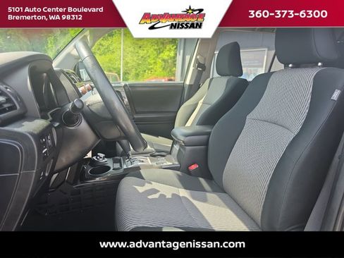 Used 2018 Toyota 4Runner SR5 AWD/4WD image 21